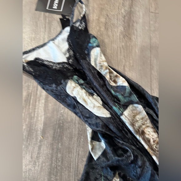 SOLD❤️FINAL SALE💐 NUDE piper velvet slip dress ✨ - Picture 8 of 10